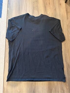 Nike Men's Black Short-Sleeve Center swoosh T-Shirt
